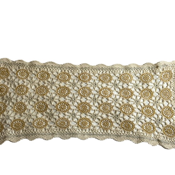 Vintage Handpainted Crocheted Table Runner In Gold & Silver For The Holidays - Picture 1 of 8